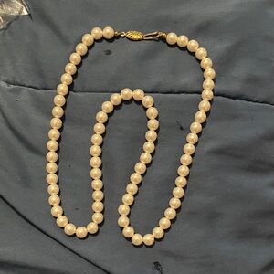 Elegant faux Pearl Necklace with Gold Clasp
